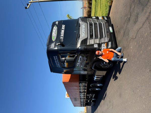 Scania 560 mais carreta graneleira quarto eixo GUERRA